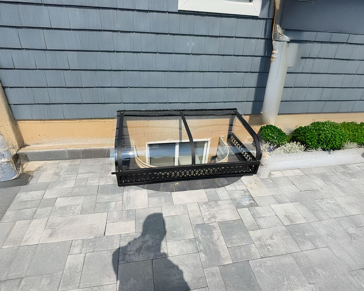 Powder-Coated Aluminum Basement Window Well Cover (Clear Arched Canopy, Debris & Rain Protection)