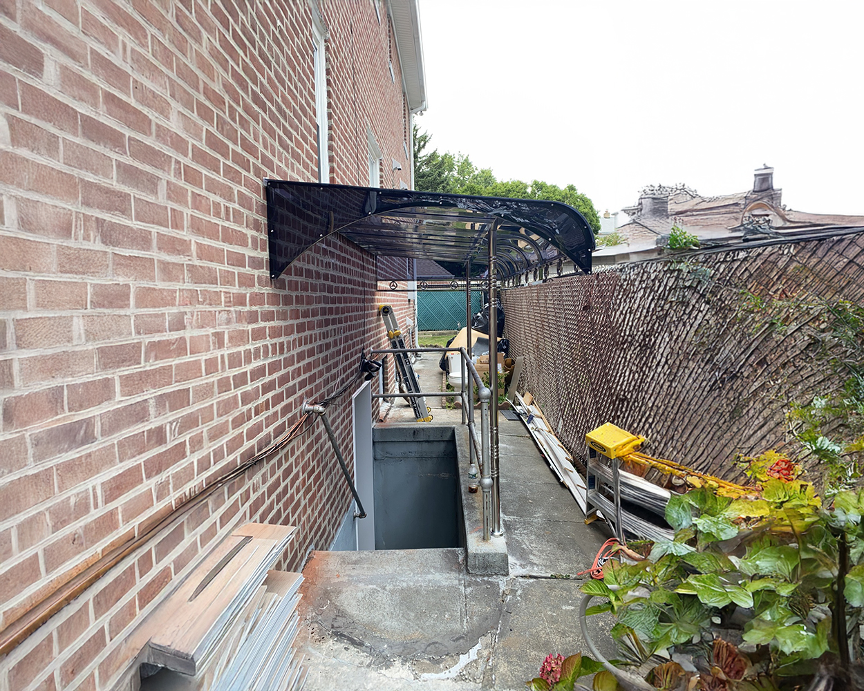 Powder-Coated Aluminum Door Canopy Awning (Clear UV Polycarbonate Roof, Wall-Mounted with Support Rods)