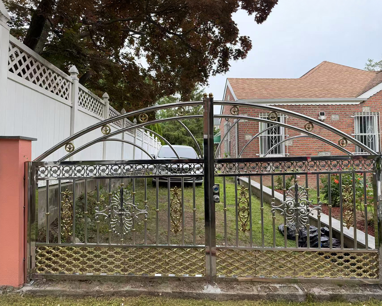 Modern Horizontal Slat Aluminum Driveway Gate